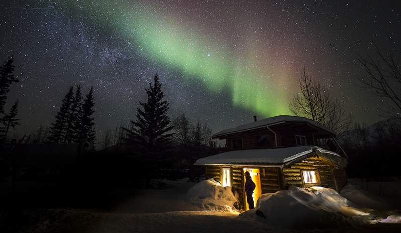 15 Cozy kabin Airbnbs foglalni, amely azonnal gyógyítja a tél közepén a „blahs” -t