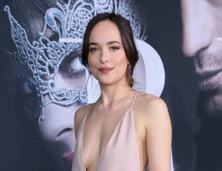 30-minutiline tagumikutreening Dakota Johnson vannub