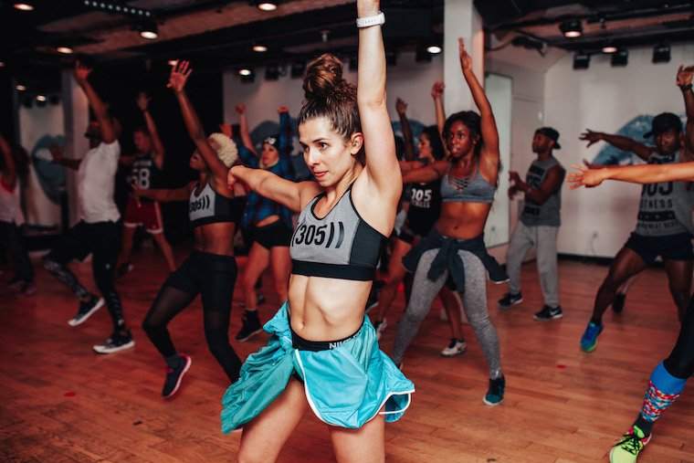 3 errores que puedes estar cometiendo en la clase de cardio de baile (y cómo arreglarlos)