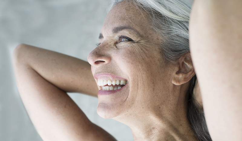 Nakupující 60+ říkají, že tento důvěryhodný, jemný retinol dělá po několika týdnech jejich pokožku pevnější, jasnější a velmi hladký '