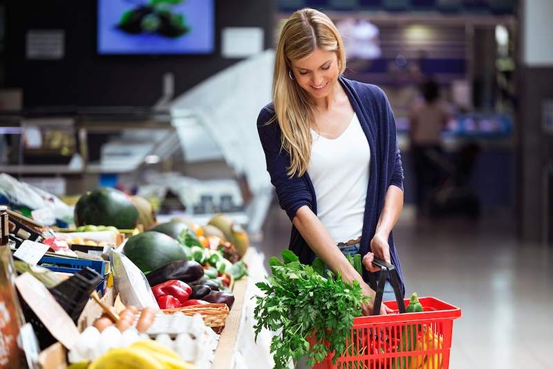 Los 2 alimentos que deberías * siempre * comprar orgánicos, según un dietista superior