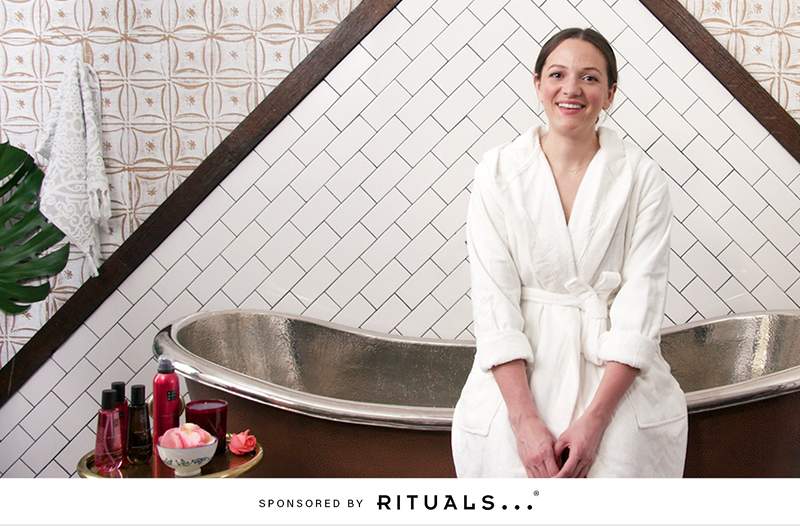 Ritualul ayurvedic care replenează pielea de care trebuie să vă reîncărcați acasă