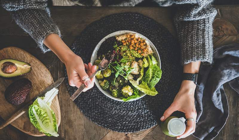 Behöver några nya lunchidéer? Dessa enkla, högfiber-salladrecept har du täckt