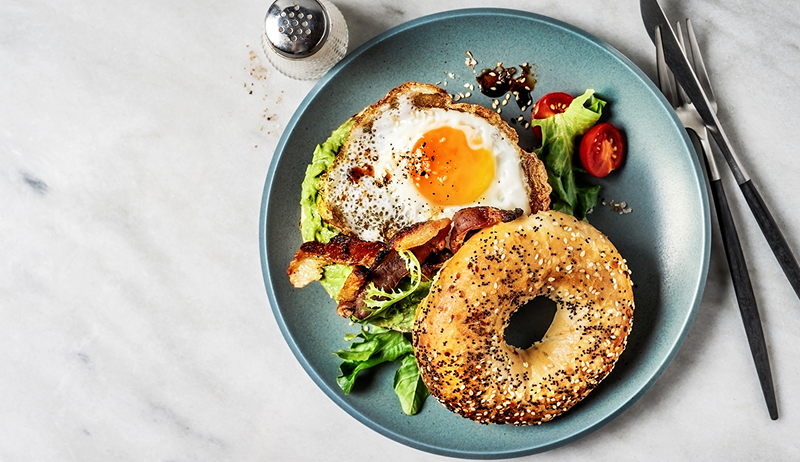 Telur cili parmesan adalah sarapan protein yang paling lazat dan sarapan yang kaya kalsium (chef setuju)