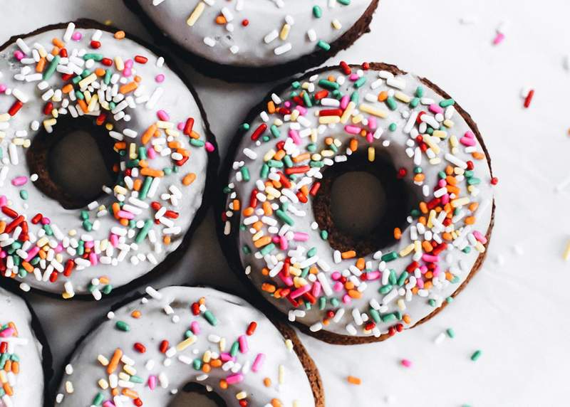 Resep donat vegan yang lezat ini membutuhkan apa pun selain staples dapur yang sehat