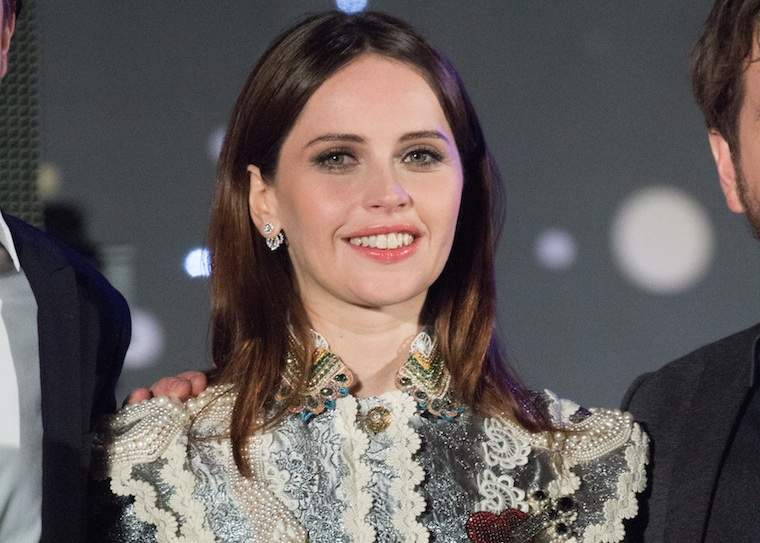 Este é o hack simples de Felicity Jones para permanecer hidratado