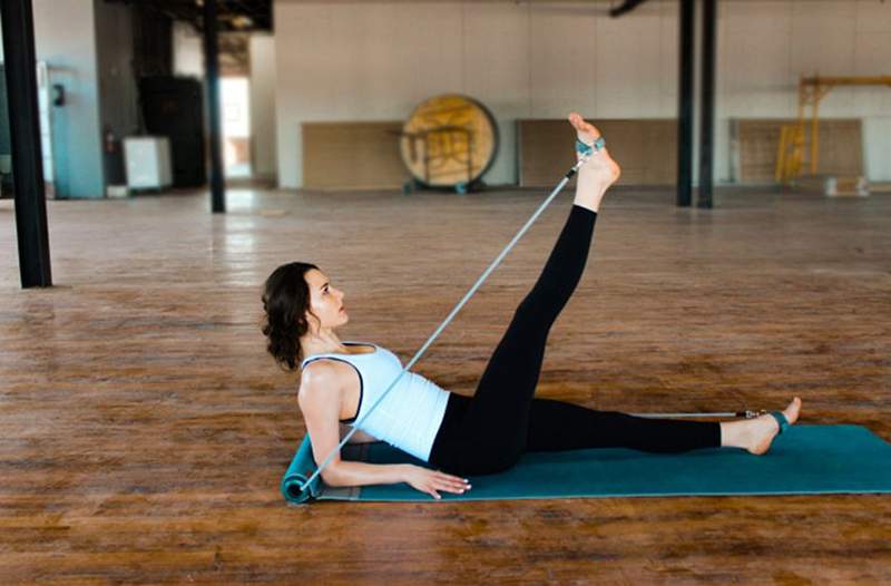 Ich fand eine Yogamatte, die in Sekundenschnelle in ein volles Fitnessstudio wird