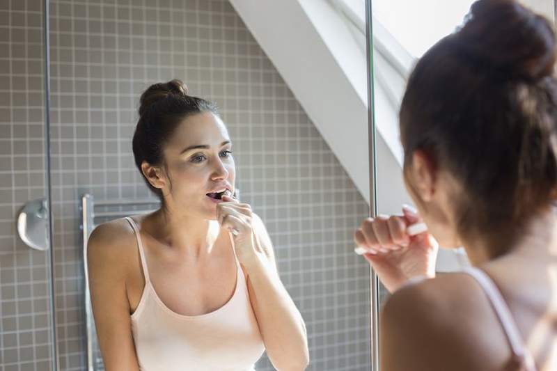 Il fluoruro è davvero sicuro? Due dentisti si sfidano dalla testa a testa sul comune ingrediente del dentifricio