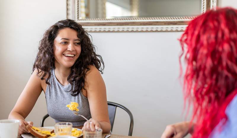 Estos son los mejores (y peores) alimentos para comer si tiene dolor de encías, según un dentista