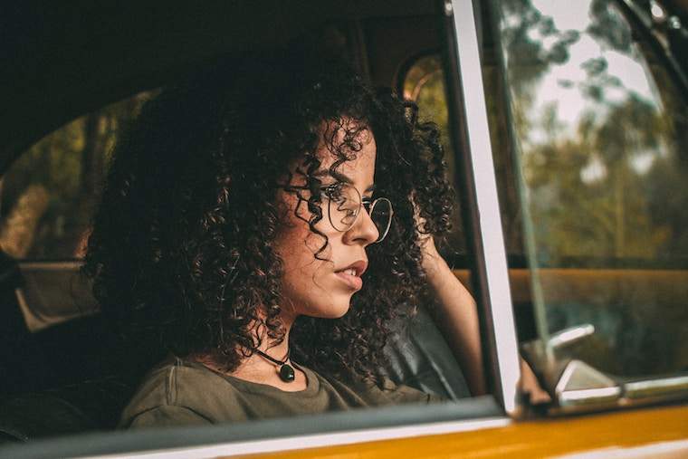 La única razón por la que un artista de maquillaje dice que nunca use aceite facial antes de la base