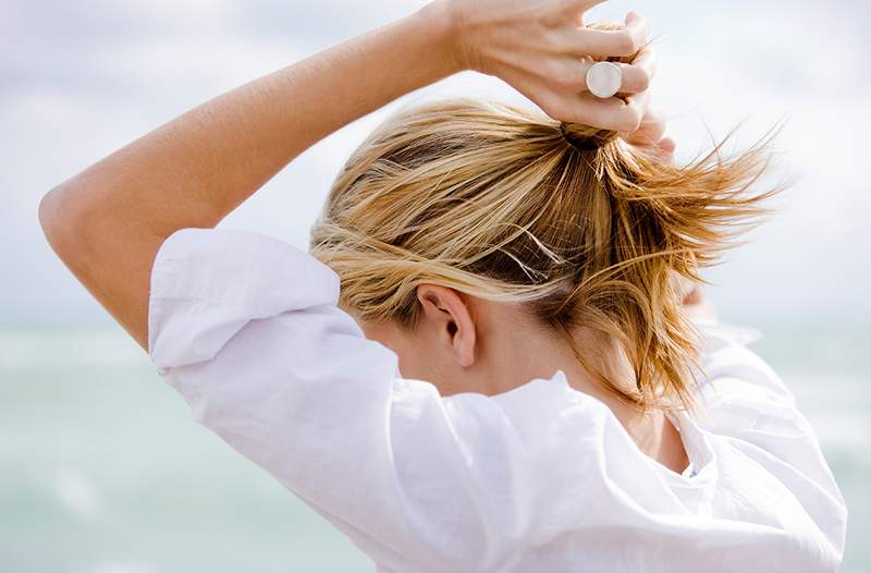 J'attache mes cheveux tous les jours, et plus tombe chaque nuit, ce sont les 5 meilleurs détenteurs de queue de cheval selon un coiffeur