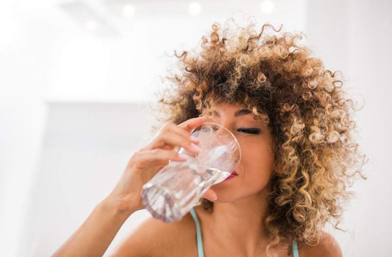 3 Gründe Dehydration tritt bei kaltem Wetter auf und was zu tun ist