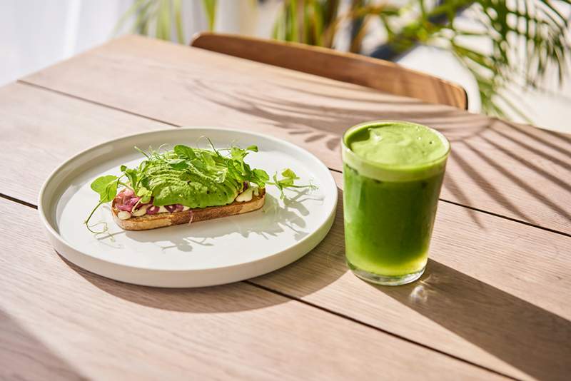 Het toevoegen van dit type ALT-melk aan spinazie-smoothies kan de ontstekingsremmende factor van het drankje aanzienlijk opblazen, zegt een RD