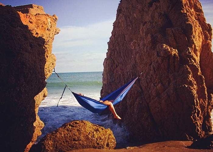 Hammock vive come una donna ha fatto la passione di rilassarsi in luoghi meravigliosi