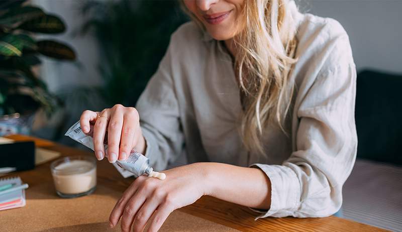 O que procurar em um creme de mão, de acordo com os dermatologistas que sabem