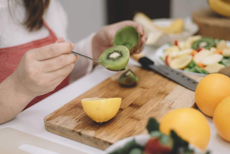 6 kiwi egészségügyi előnyök bizonyítják, hogy a jó dolgok kis csomagokban érkeznek