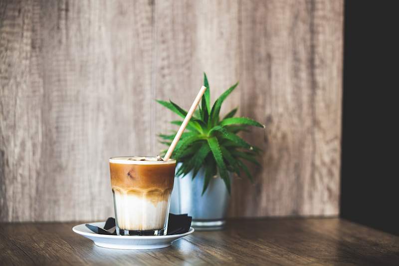 Wie man gesündere Versionen von klassischen Starbucks -Sommerkaffeegetränken ist