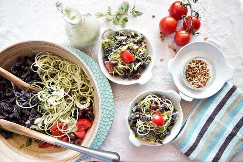 10 gesunde Sommer-Abendessen in Ihrem sofortigen Topf, weil es zu heiß ist, um den Ofen jetzt einzuschalten