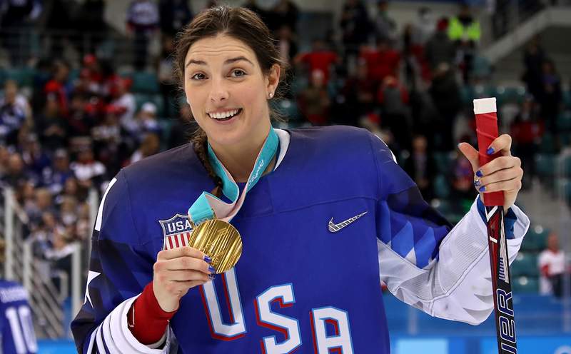 U.S. Le champion olympien et de hockey Hilary Knight jure par ces chaussures de récupération pour aider à améliorer les performances