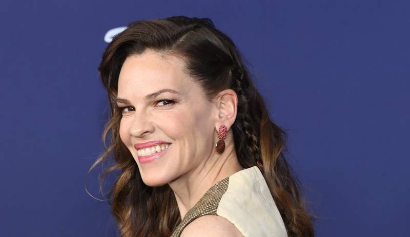 Outfit tréninku Hilary Swankové obsahuje naše oblíbené legíny a tenisky, které miluje