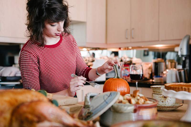 Cómo albergar un íntimo Acción de Gracias con un desperdicio mínimo de alimentos y el máximo significado