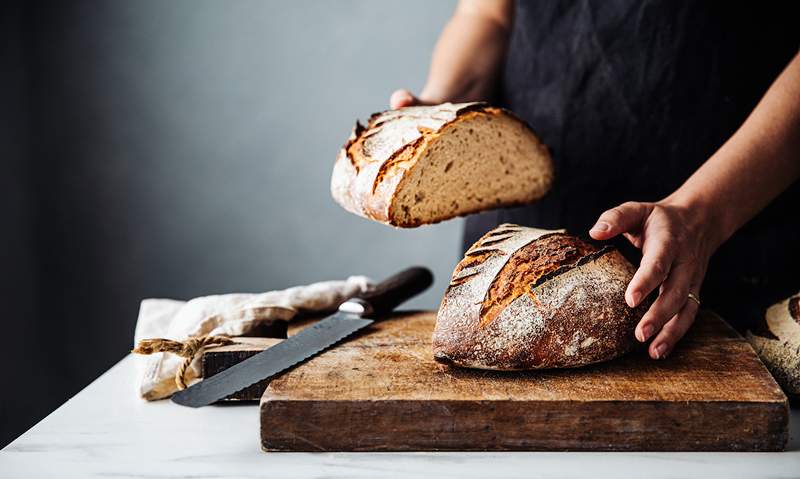 A melhor maneira de armazenar e manter seu pão fresco por mais tempo