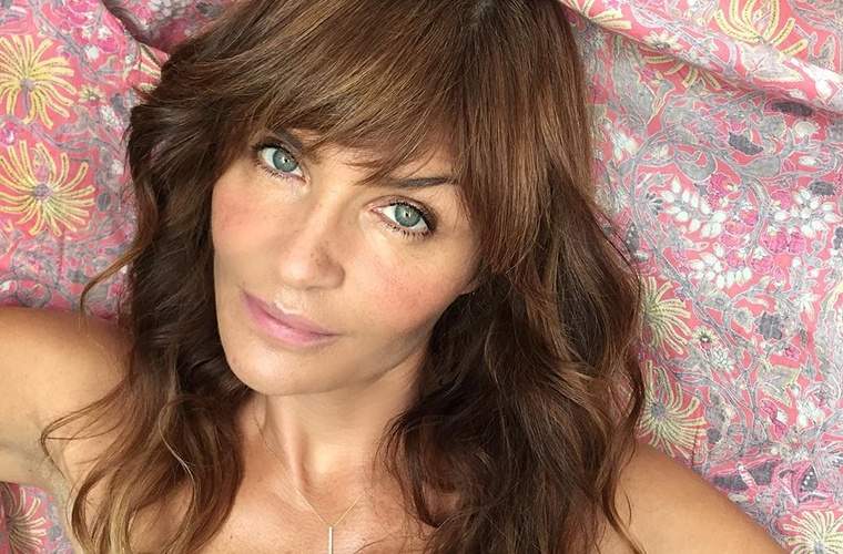 DIY Beauty Hack Helena Christensen zvēr par gludu, mirdzošu ādu