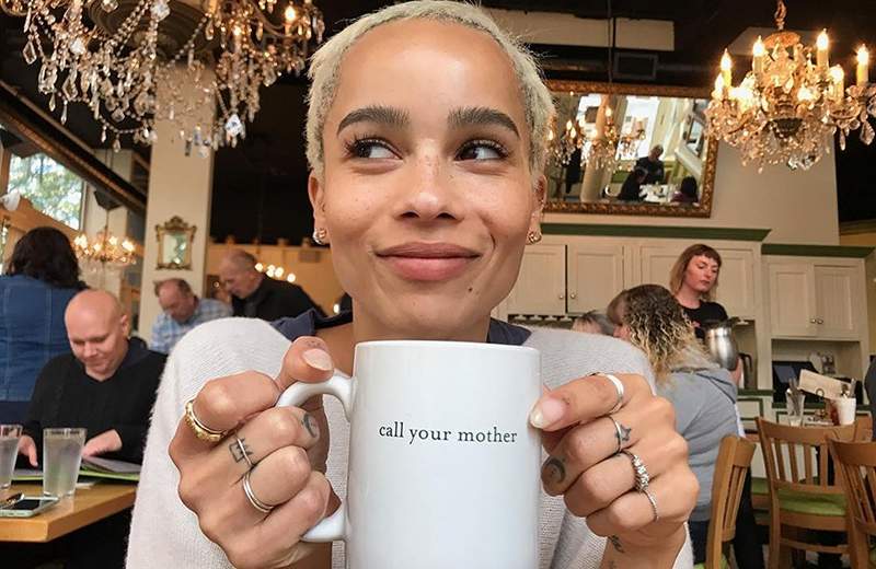 Takto Zoe Kravitz udržuje její pokožku tak zářivou při cestování