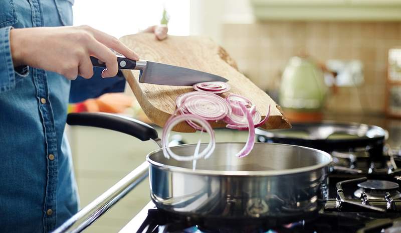 „Mother of All Pans” All-Clad wyprzedała się w ciągu 24 godzin, ale w końcu jest z powrotem w magazynie i jest to aż 50% zniżki