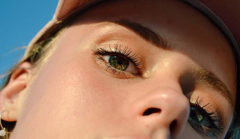 Jeg har aldrig brug for vipperudvidelser igen takket være denne øjeblikkeligt volumerende mascara