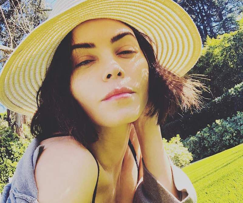 Waarom Jenna Dewan Tatum 3 concealers tegelijk gebruikt om donkere kringen te bedekken