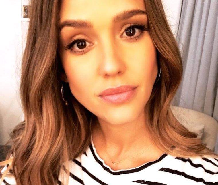 Den ene ting, som Jessica Alba sværger for at rydde sin acne