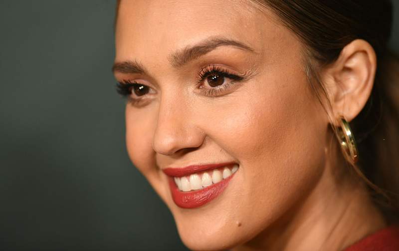 3-stegs Jessica Alba-hudvårdsrutinen för total hydrering