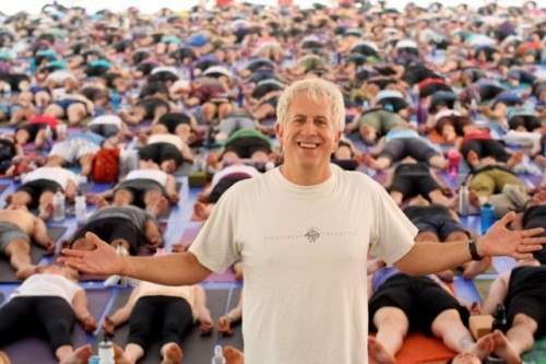 John Friend ve Anusara Yoga Skandalı Bir Astar