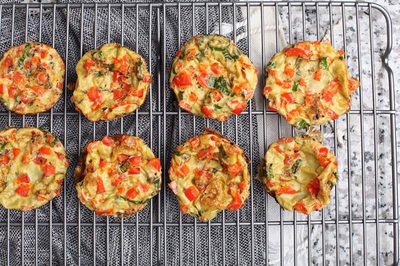 7 Sunde muffin tin morgenmad opskrifter til folk, der kan lide at sove i