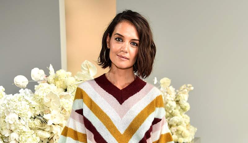 Denne Katie Holmes go-to fleece hoodie er som at bære et 'enormt tæppe'-og det er til salg på Amazon