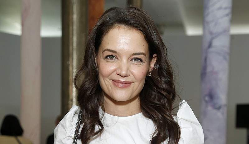 Katie Holmes bar bare en puffy jakke, der er * * definitionen af ​​fald-og vi tilføjer straks til indkøbskurv