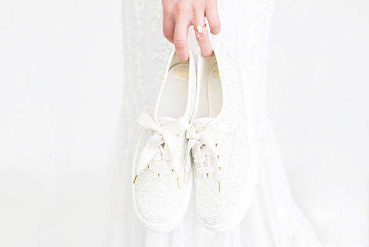 Puisque les baskets de mariage sont maintenant une chose, c'est un moment confortable pour être une mariée