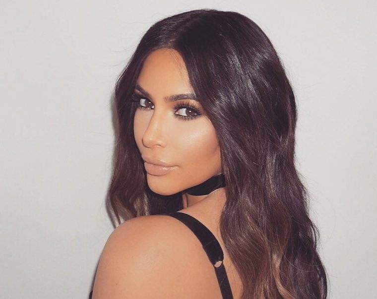 Le truc brillant de Kim Kardashian pour se débarrasser des taches de déodorant