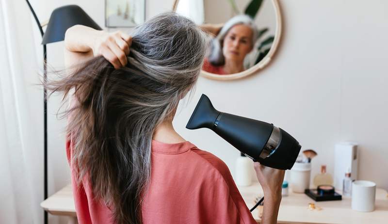 Esta marca de beleza francesa faz 'o melhor shampoo para cabelos cinzentos ou brancos'-e finalmente está em super-venda agora