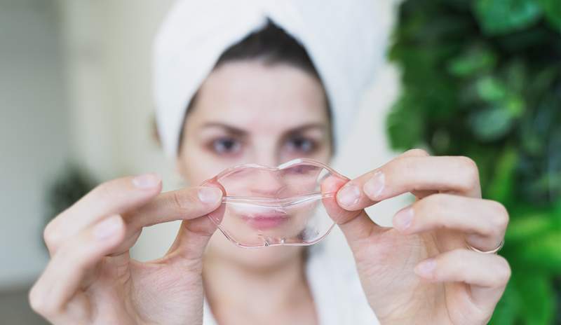 Toegegeven, dit lipmasker ziet er belachelijk uit, maar het heeft mijn droge, chapped lippen 's nachts volledig opgelost als niets anders werkte