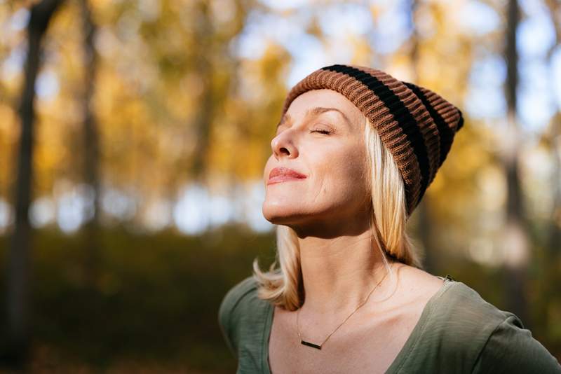 Ein Dermatologe sagt * Dieses * Botanische Serum ist der Schlüssel zu einem leuchtenden Teint und reduzierenden Falten