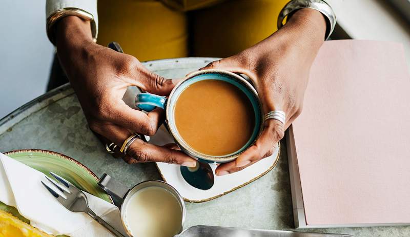 De 10 bedste kaffe med lav syre, der er lettere på din mave, ifølge diætister