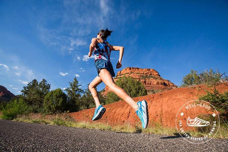 ¿Deberías correr en zapatillas súper cojinadas??