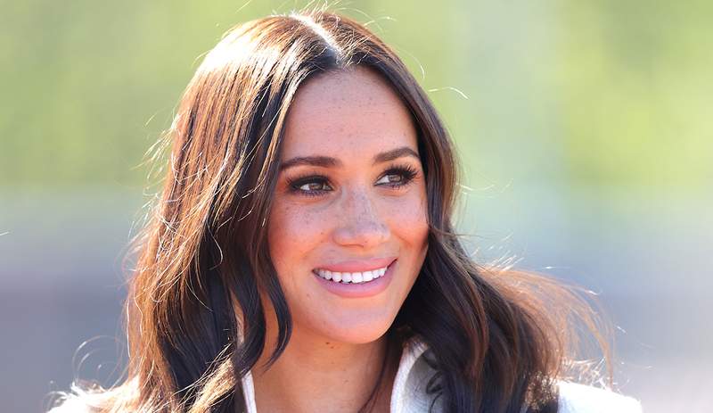 Meghan Markle indossava i pantaloni primaverili ed estivi per lo stile arioso qui