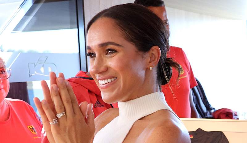 Tu je záludný, udržateľnejší spôsob, ako dostať svoje ruky na obľúbené legíny Meghan Markle na polovicu