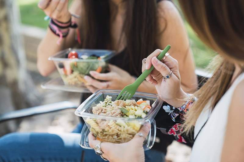 Mikroplastik er i vores oceaner, vores luft og vores kroppe-men hvad betyder det for vores helbred?