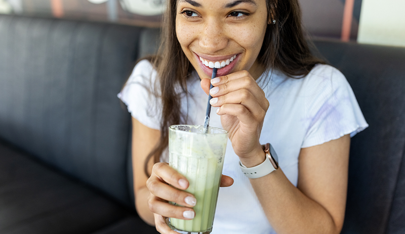 Această preparare antiinflamatoare Minty Cold este cea mai revigorantă modalitate de a face cafea când este o saună afară