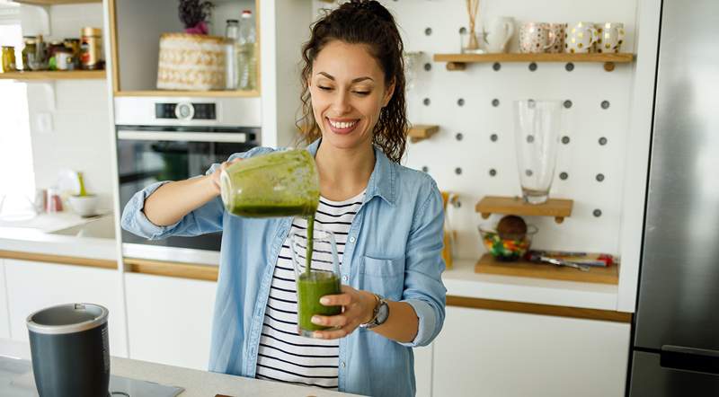 Denne myntchokoladechip smoothie er officielt den mest lækre måde at spise dine grøntsager på