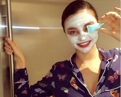 Miranda Kerr spune că își datorează pielea strălucitoare acestui superfood greu de găsit